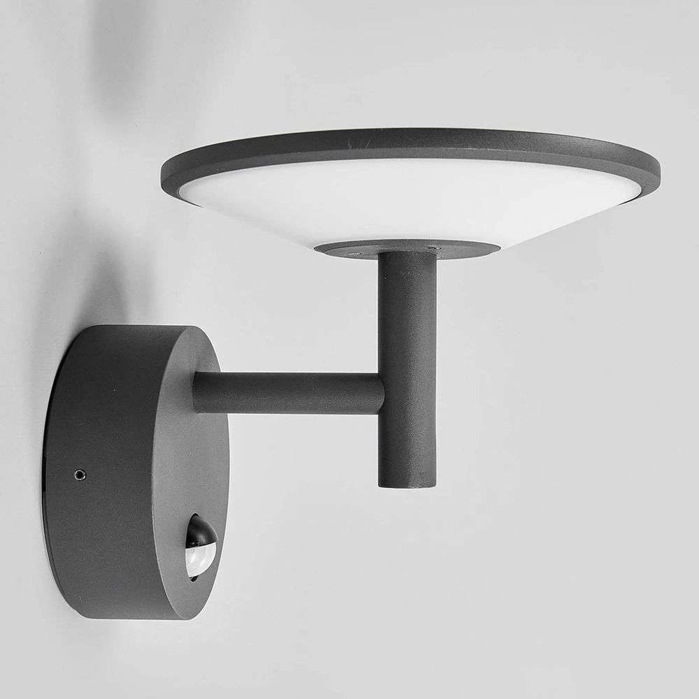 Fenia Buiten Wandlamp W/Sensor Anthracite/Opal - Lucande - Koop Online 7 Fenia Buiten Wandlamp W/Sensor Anthracite/Opal - Lucande - Koop Online - Afbeelding 5